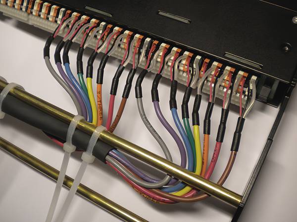 Rathaus Patchbay - Belden 1512C  8-fach Audio-Multiore ersetzt grtenteils die alte Philips-Verkabelung Einzel-Leitungen