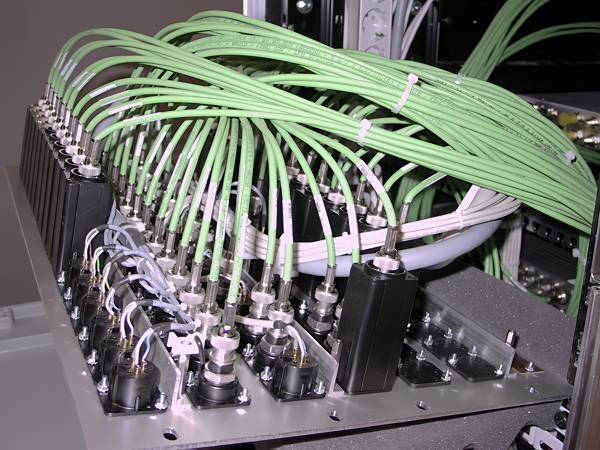 wiring - ausklappbares Anschlufeld in Medien-Rack